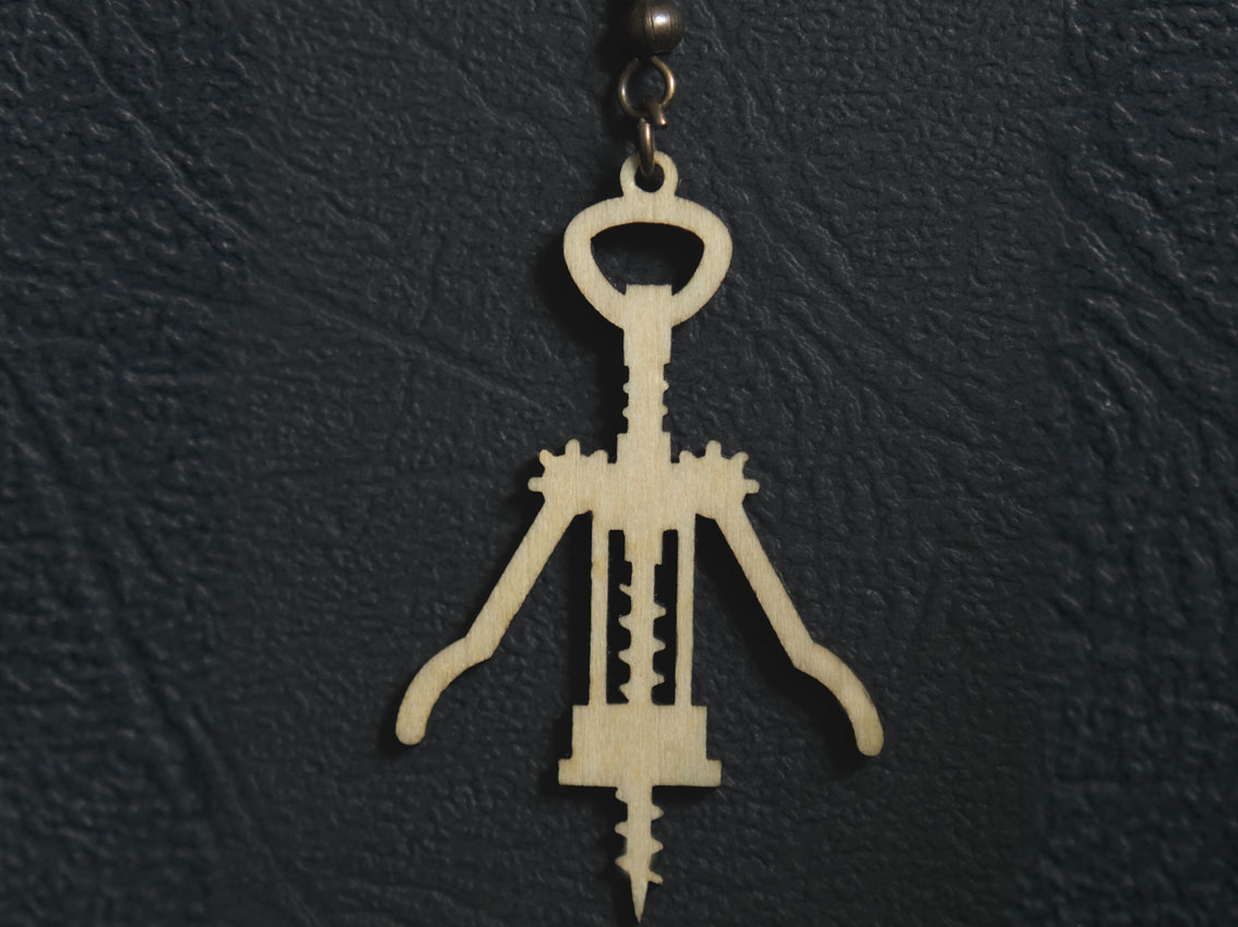 tire-bouchon-vin-fond-noir