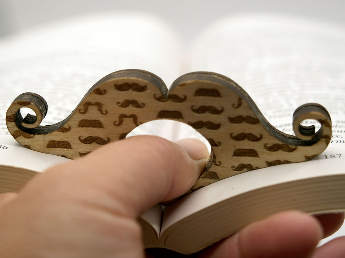 bague-lecture-moustache-naturel-livre-ouvert