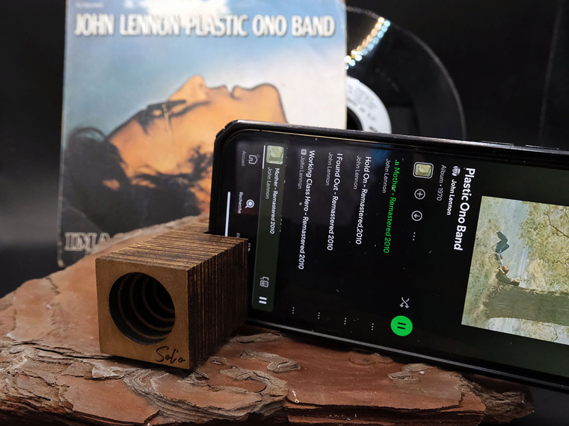 enceinte-solo-mini-b-carree-telephone